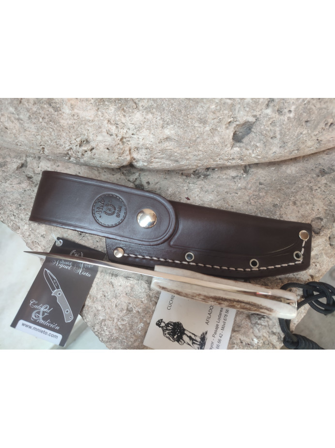 NOVEDAD CUCHILLO BOSQUE CIERVO NIETO